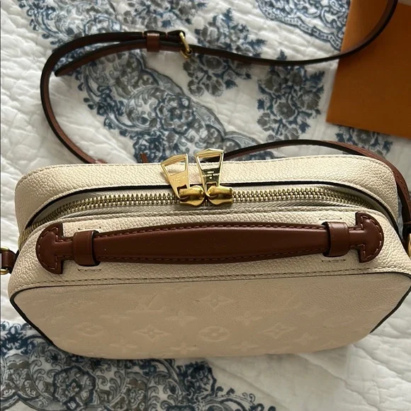 Louis Vuitton Cream Crossbody Bag - Picture 9 of 12